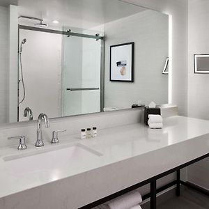 One-Bedroom King Suite